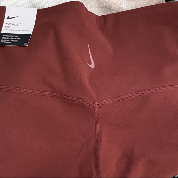 Nike yoga luxe 😍😃 - Picture 6 of 8